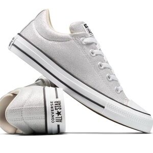 NEW IN BOX Converse Womens Street Low Top Lurex
Shine Sneakers - Silver